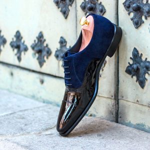 Zapato oxford azul combinando ante y charol